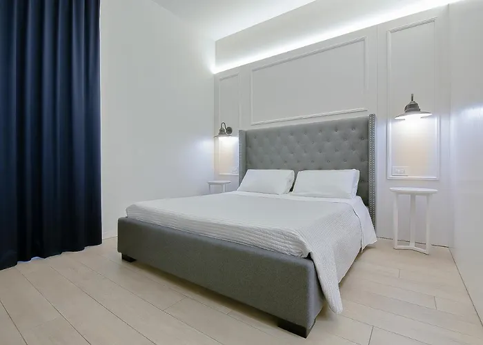 Amendola Central StationAlbergo